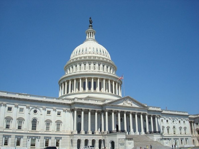 美参议院通过万亿美元基建法案750亿美元流向三大科技领域